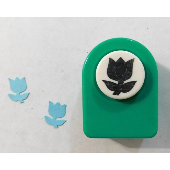 Tulip Paper Punch .5 Inch Green Crafting Tool Scrapbook Card Making - Picture 1 of 2